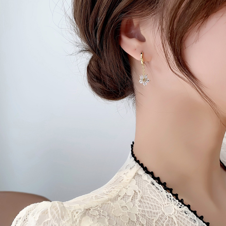 Early Spring Korean Earrings New Chain Flower Zircon Earrings Small Earrings Earrings Exquisite Female