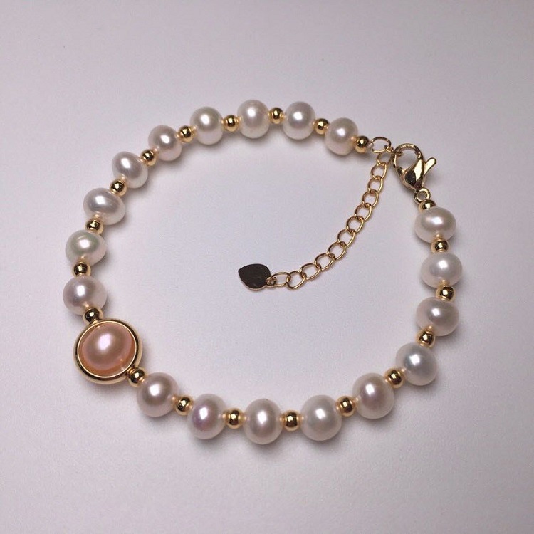 Elegant Pearl Bracelet With Transfer Bead Design