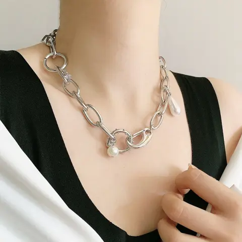 New Pearl Necklace Women's Clavicle Chain Niche Design