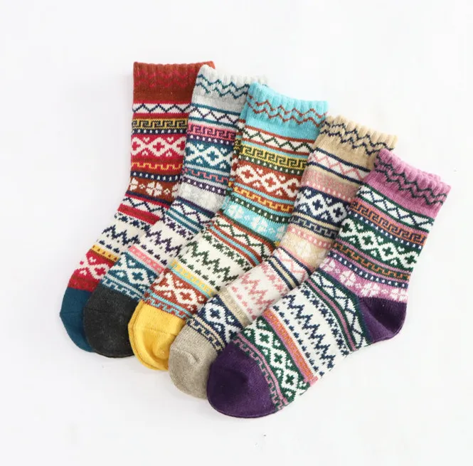 Ethnic Style Thick And Warm Ladies Rabbit Wool Socks With Four Love Hearts - B Random Color