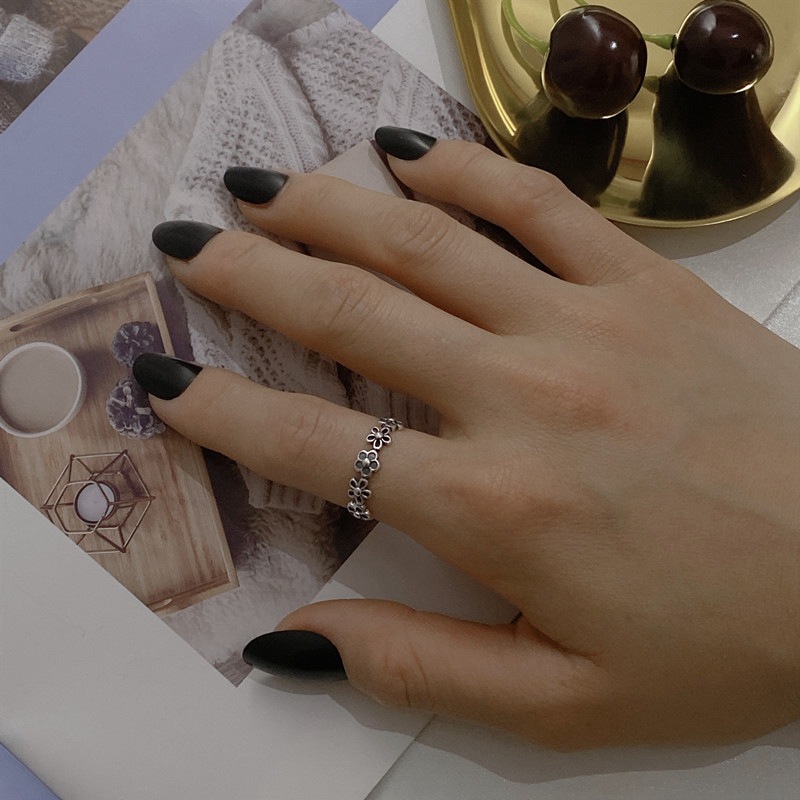 Кольцо с полым цветком из стерлингового серебра S925 Модное простое регулируемое кольцо с бриллиантом