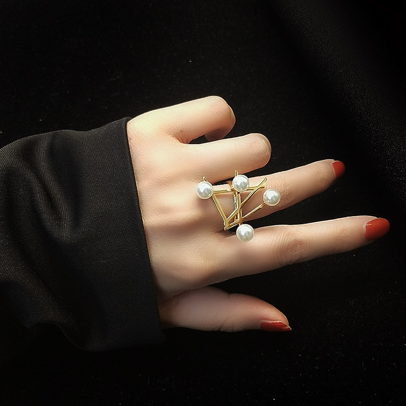 Cross Symbol Magazine Style Pearl Fashion Ring — foto 5