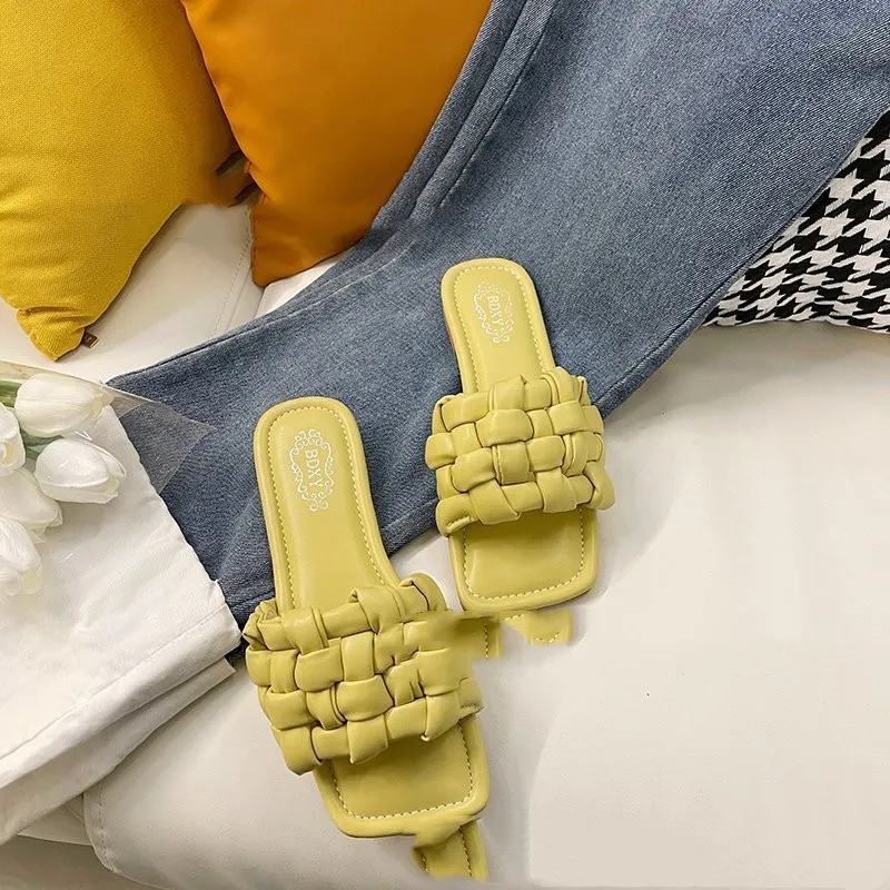 Casual And Comfortable Flat-bottomed Fashion Sandals And Slippers Stand Alone Large Size Sandals And Slippers - Yellow