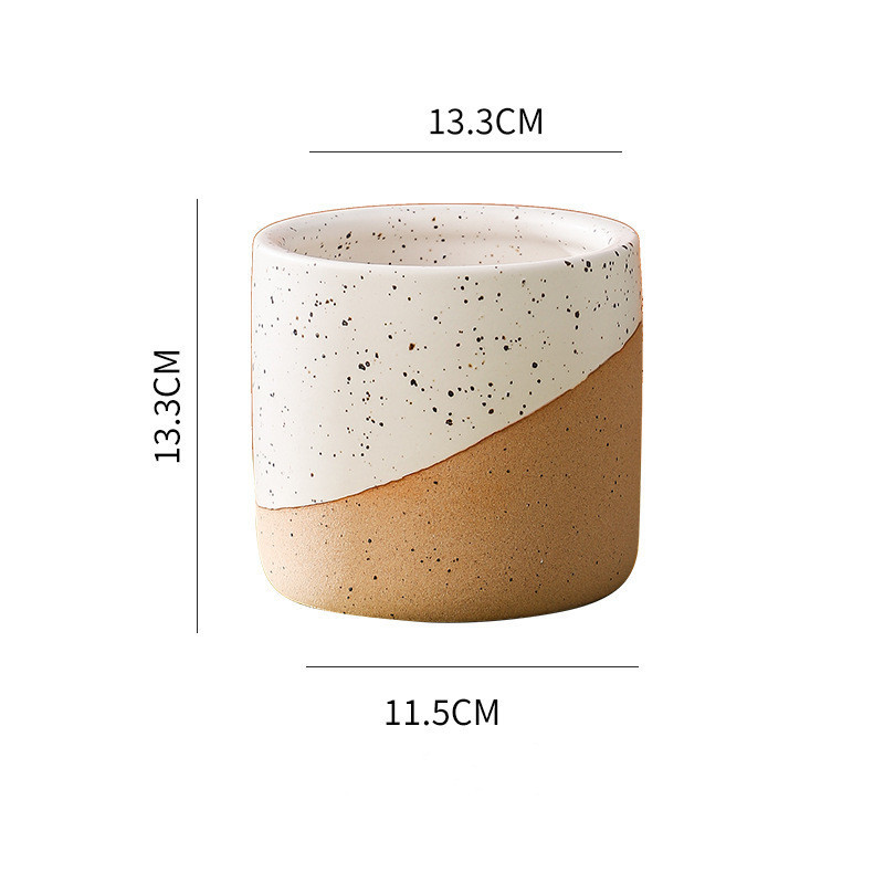 Medium ceramic pot with dimensions 11.5cm x 13.3cm