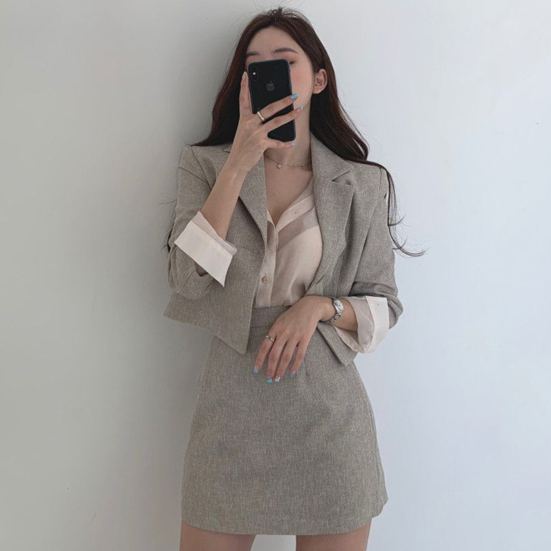 A Must-have Suit For Successful Women In The Workplace