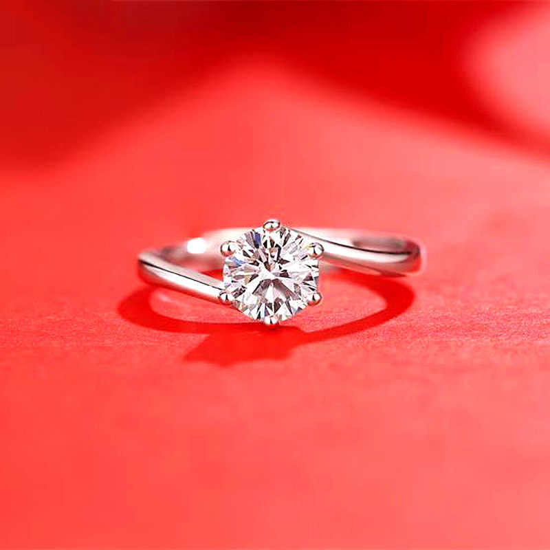 Женское кольцо с имитацией муассанового бриллианта Женское кольцо