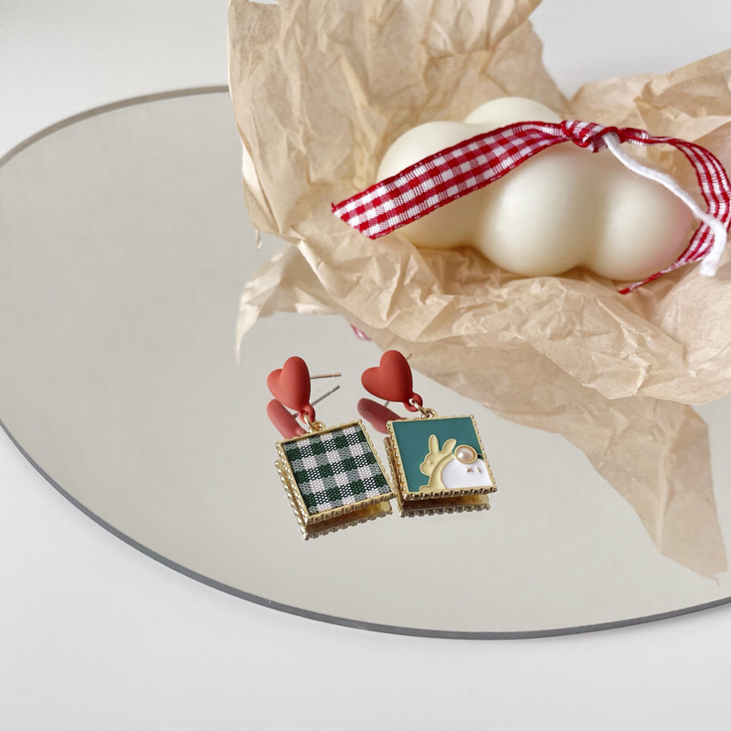 Small  Oil Drop Rabbit Ear Clip Red Peach Heart Personality Earrings