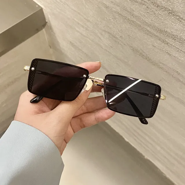 Retro Small Box Red Sunglasses Ins Street Shooting Bungee Sunglasses Black Frame Phnom Penh - Shop at LoveMi