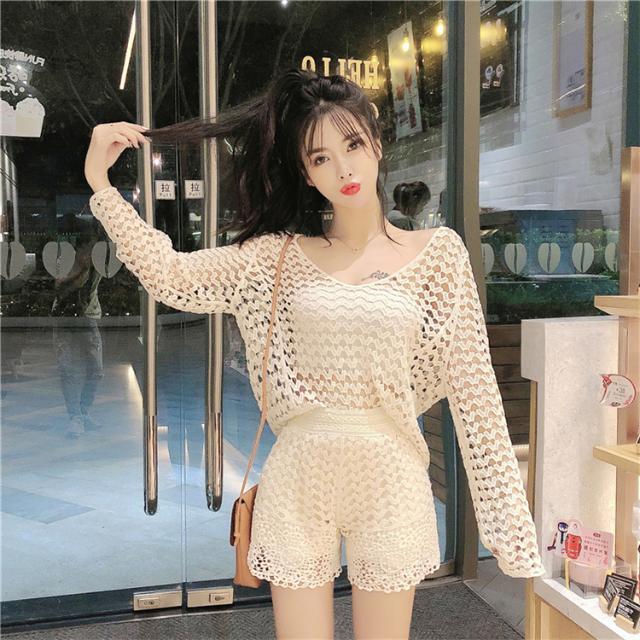 Two-Piece Fashion Suit Of Small Fragrant Knit Sweater And Western Style Shorts