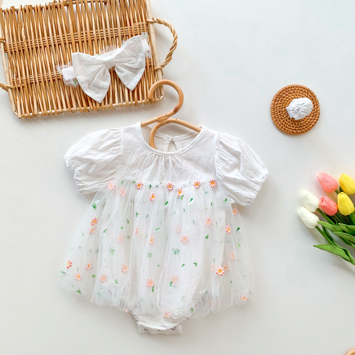 Ins Baby Short-sleeved One-piece Romper Girl Baby Daisy Net Yarn Princess Dress Newborn Bag Fart Summer