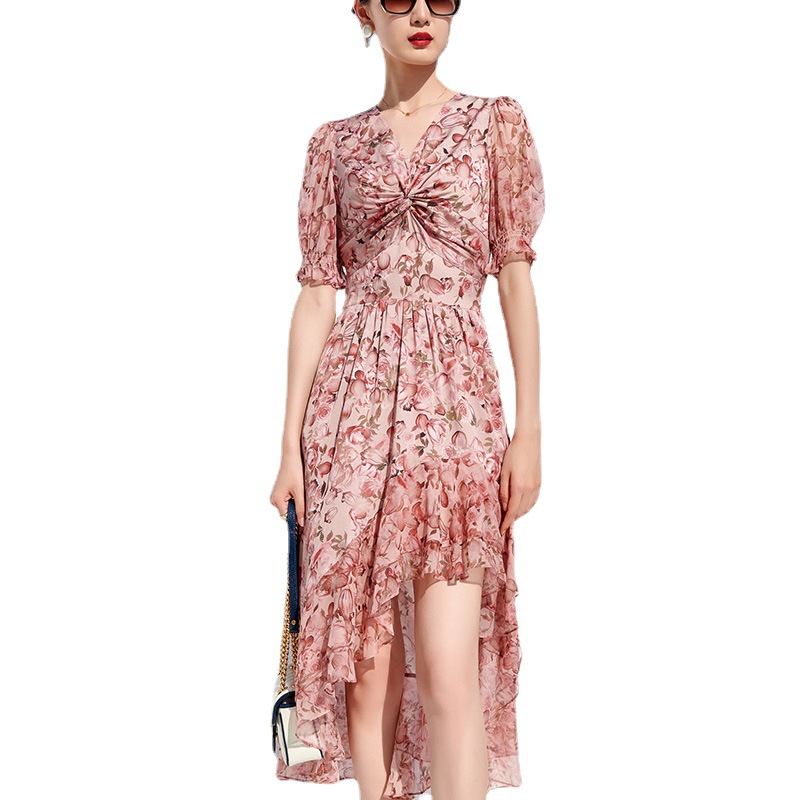 Fashionable mid-length pleated dress