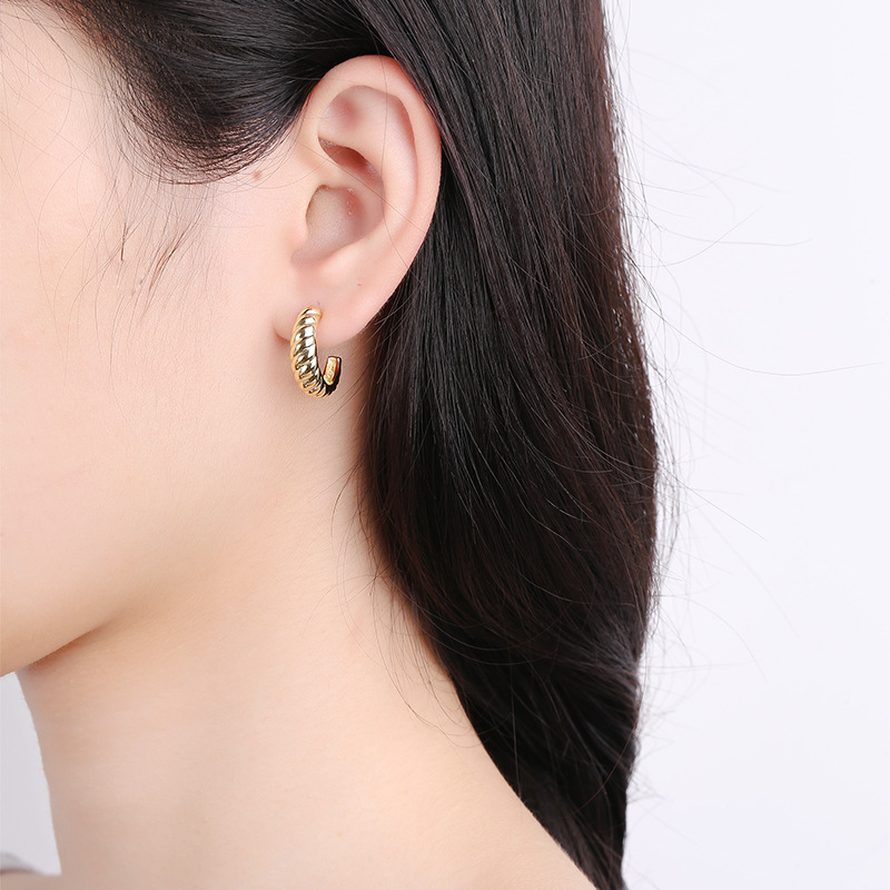 Fashion Metal Thread Twist Croissant Earrings
