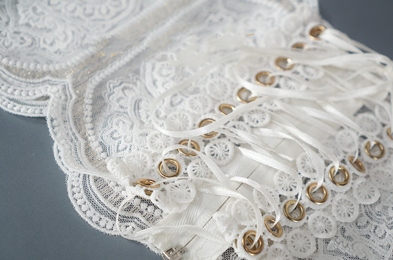 Title 2, Three-Dimensional Gold Line White Lace Classica...