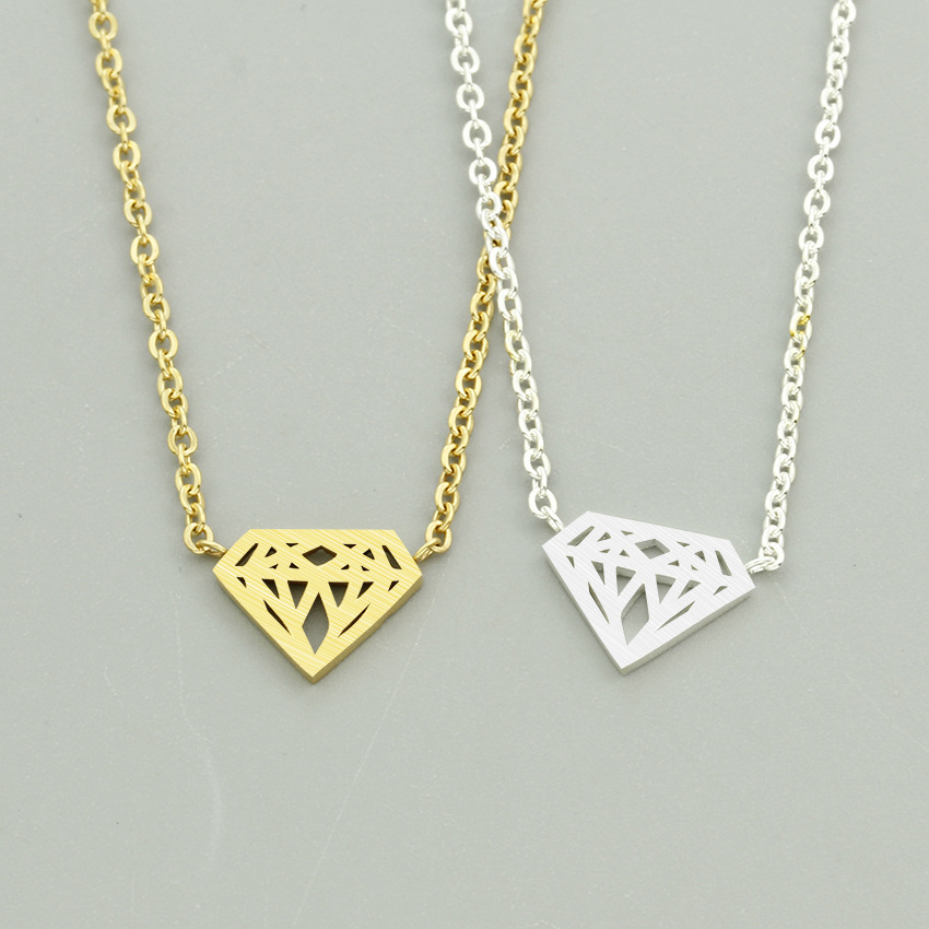 Cross-border e-commerce Amazon metal hollow diamond pendant necklace retro wild jewelry spot wholesale