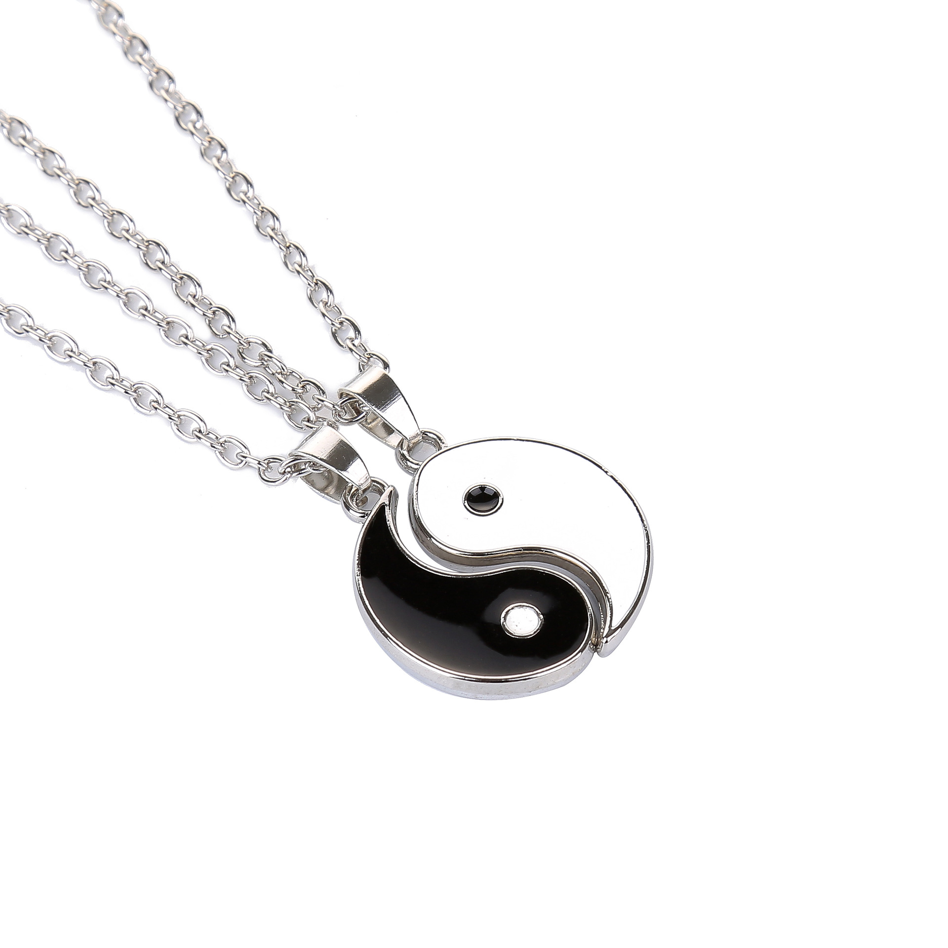 Title 5, Bagua Yin Yang hanger paar ketting