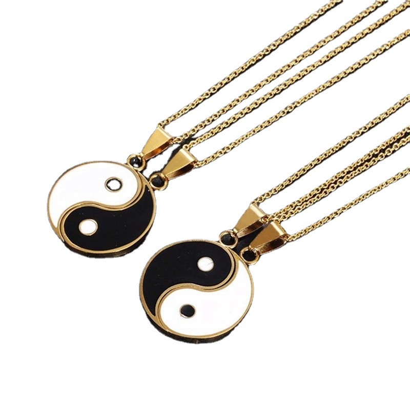 Title 6, Bagua Yin Yang hanger paar ketting