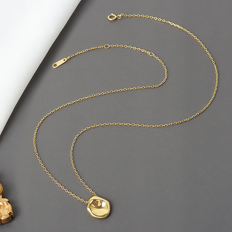 Frosty Metallic Pendant Contrasting Color Clavicle Chain