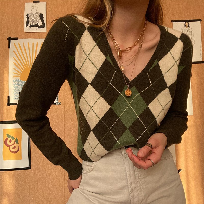 Retro V-neck Coffee Color Diamond Knit Sweater Slim Slimming Sweater