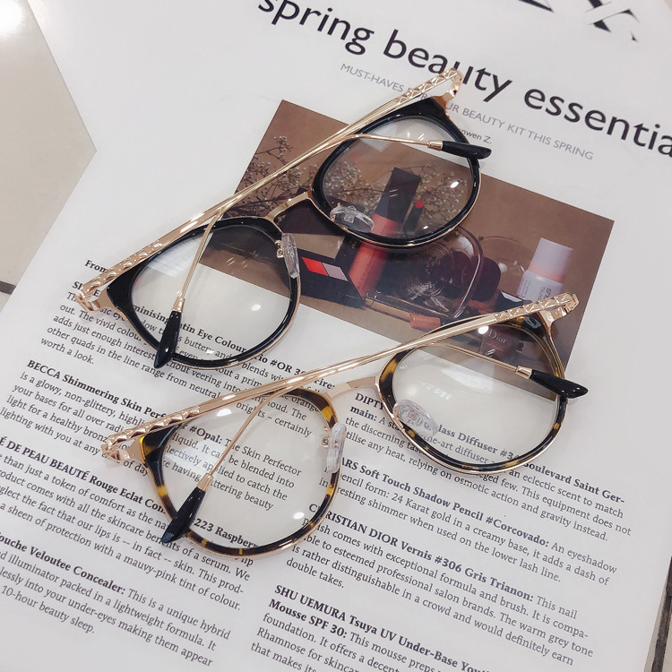 Men’s And Women’s Flat Glasses Frame With Round Metal Nose Bridge