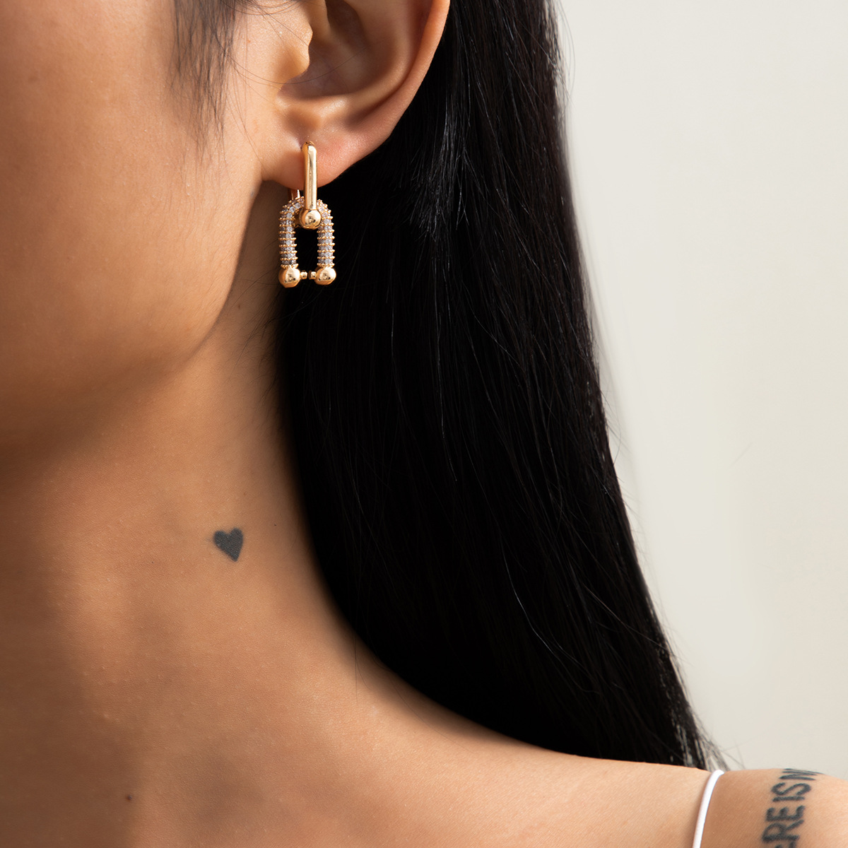 Hollow Alloy Earrings, Personalized Exaggerated Diamond U-shaped Buckle Temperament Earrings