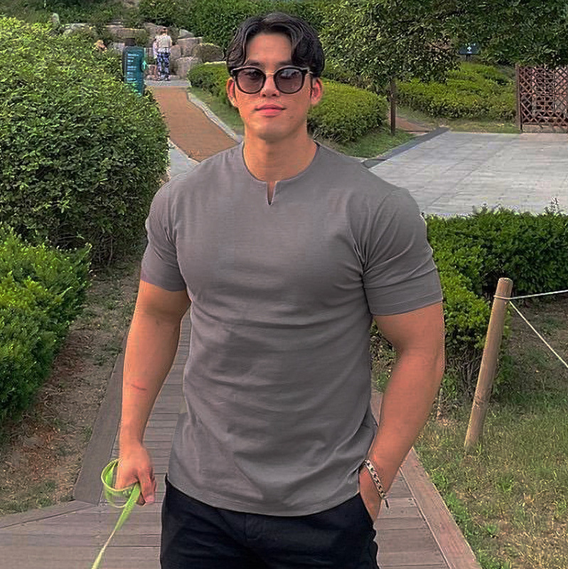 Summer V-neck Short-sleeved Men's Muscle Fitness T-shirt