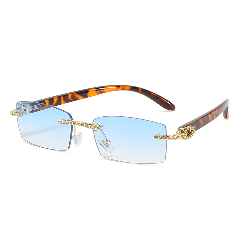 Title 4, Trendy Diamond-cut Square Glasses