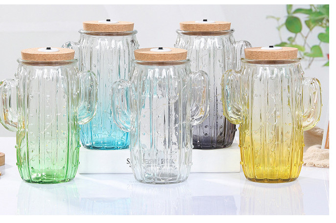 ثريا زجاجية بتصميم الصبار المضيء