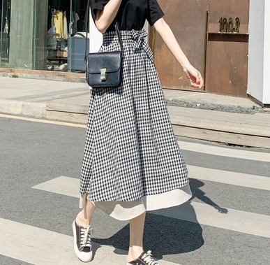 Title 2, Blue plaid half-length skirt in a retro college...