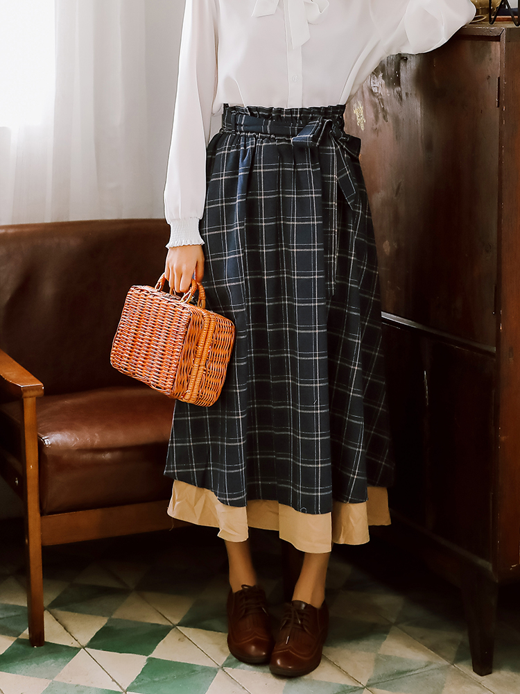 Title 6, Blue plaid half-length skirt in a retro college...