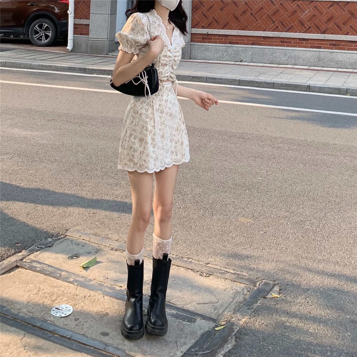 Hot Girl Suit Summer Lace Is Thin French Design Sense Short Sleeves Light Mature Wind Wear Shirt Top Women