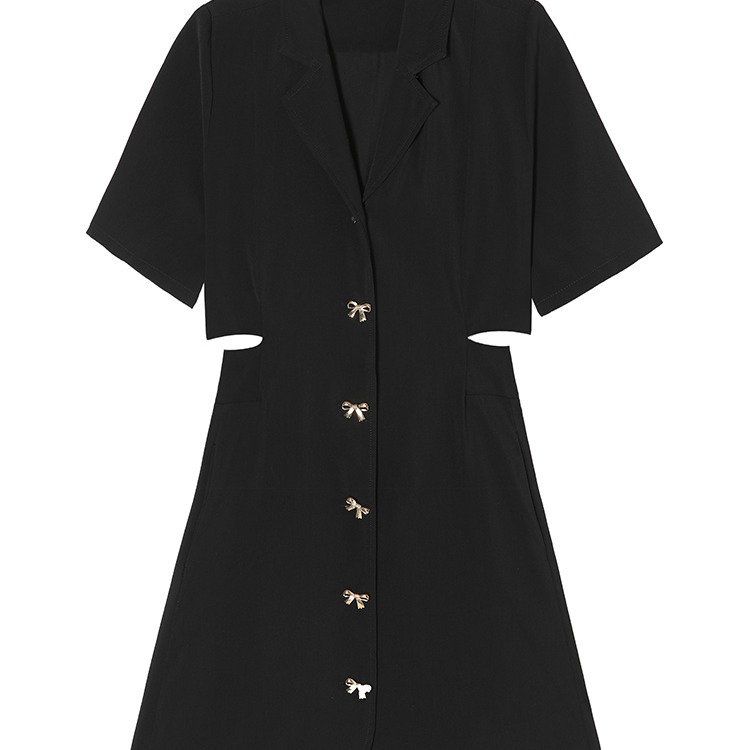 Title 4, Petite robe noire à col tailleur et sans taille