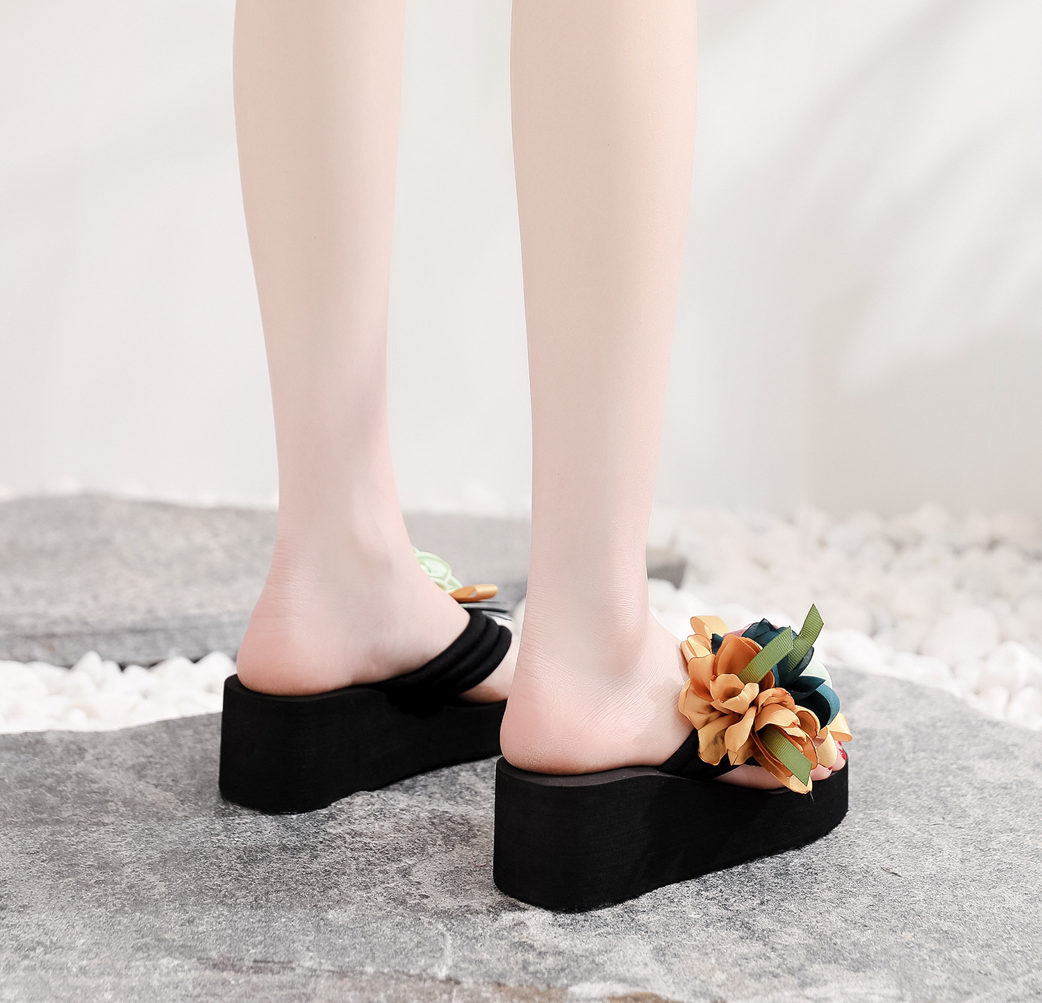 Fashion High-heeled Platform Flip Flops Flower Wedge Beach Shoes — view 4