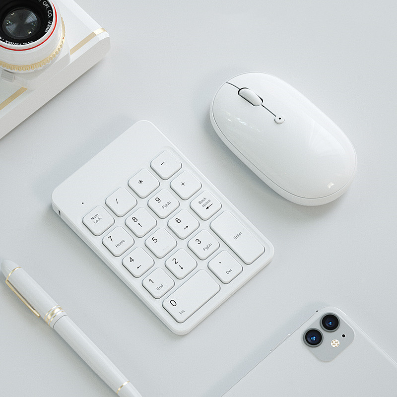 White wireless keyboard Blueto