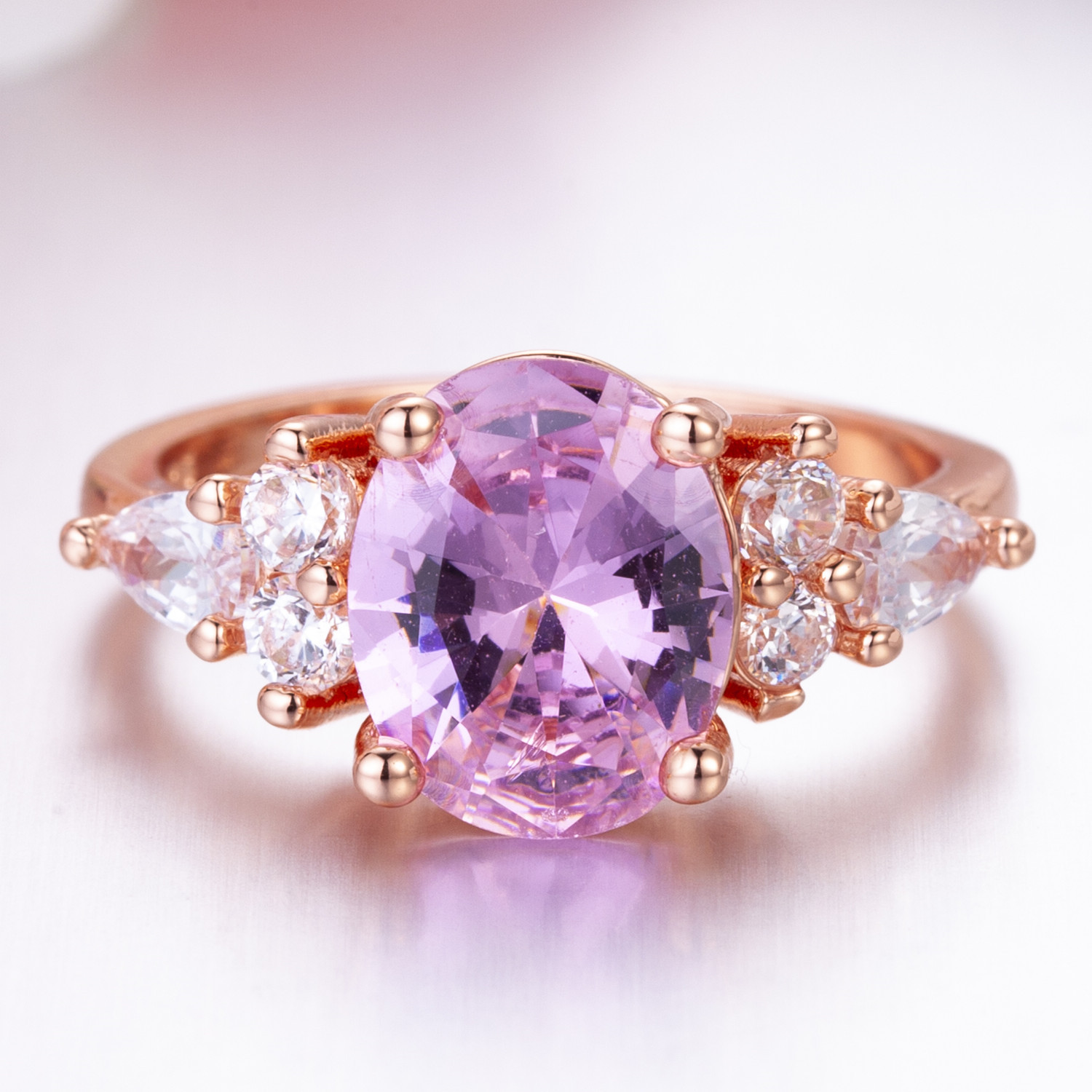 European And American Goose Egg-shaped Diamond Engagement Ring