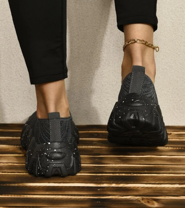 Ladies Four Seasons Leisure Sports Breathable Flying Knitted Casual Shoes