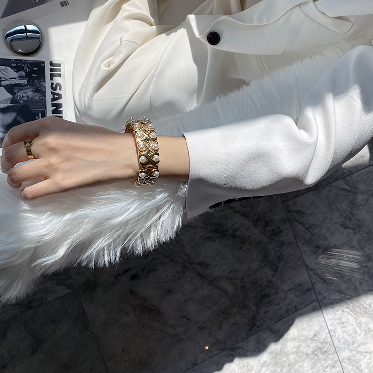Exquisite Vintage Double Row Pearl Bracelet
