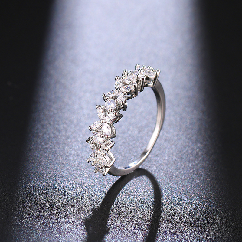 South Korea's Dongdaemun Temperament Fashion AAA Zircon Flower Shaped Ring Wedding Dinner Accessories Hand Jewelry