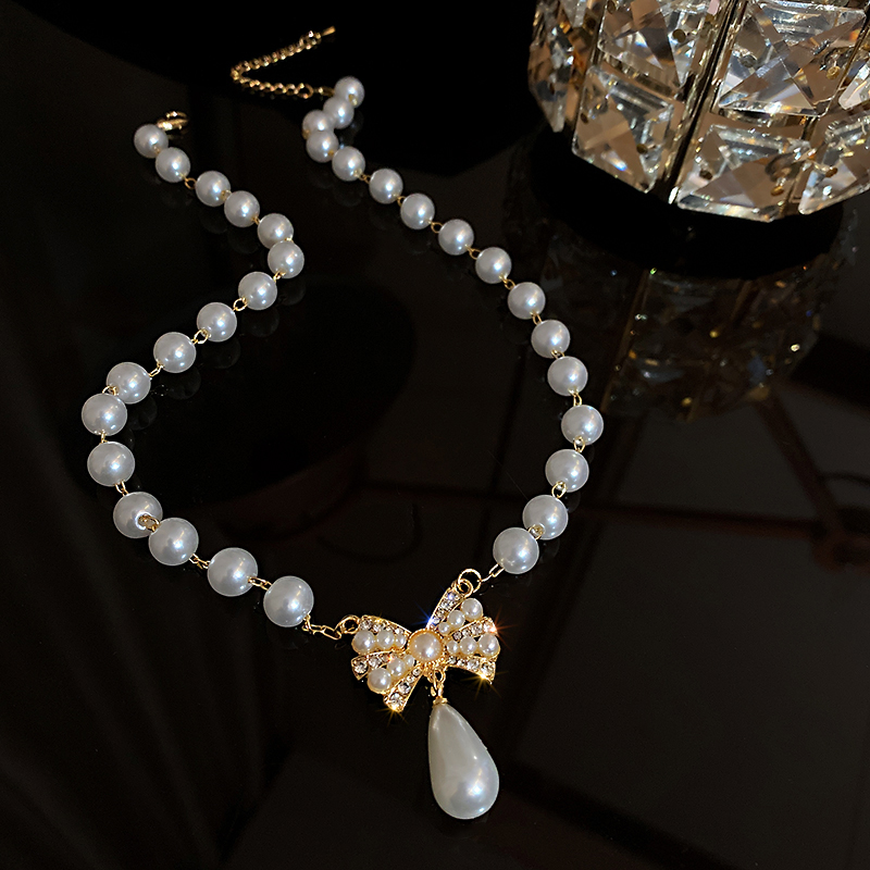 New Female Light Luxury Niche Design Sense Clavicle Chain Advanced Sense Necklace