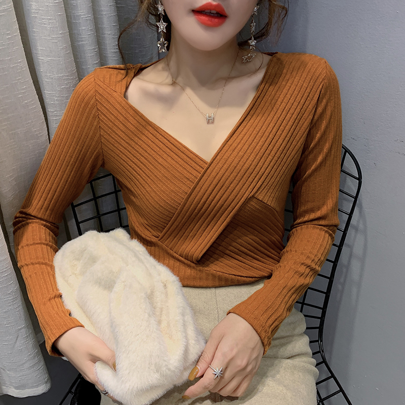 Feminine V-neck T-shirt With Long Sleeves And Cross Design For Women