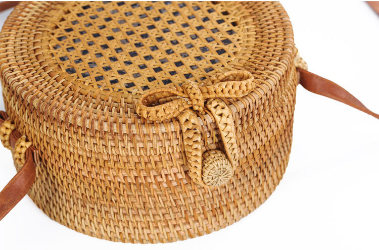 Title 3, Teng Xuan Rattan mesh beach bag, round crossbod...