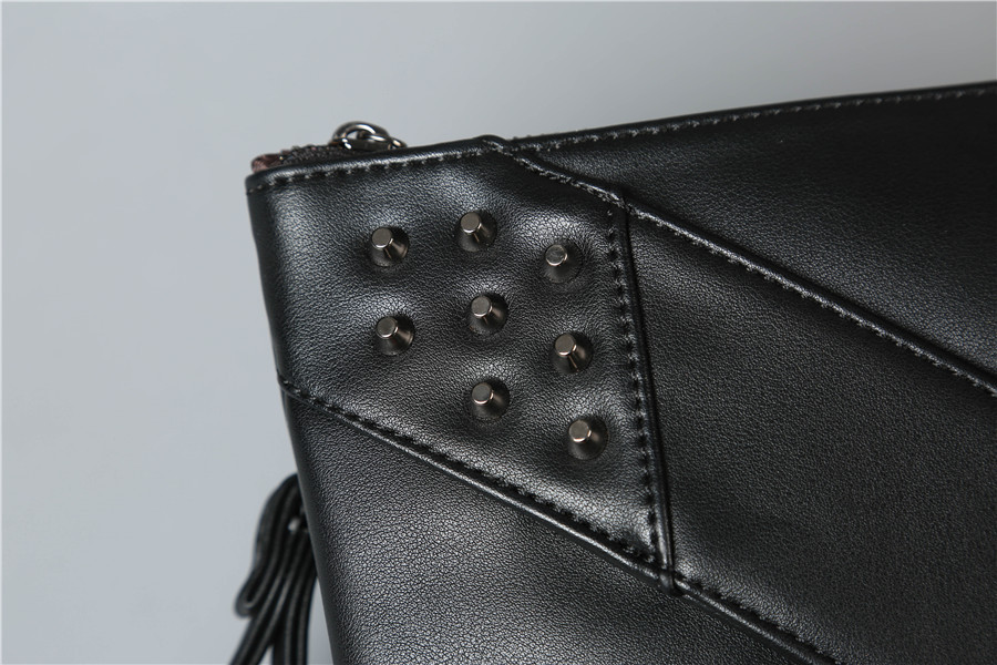 Title 10, Clutch con borchie alla moda, perfetta per fest...