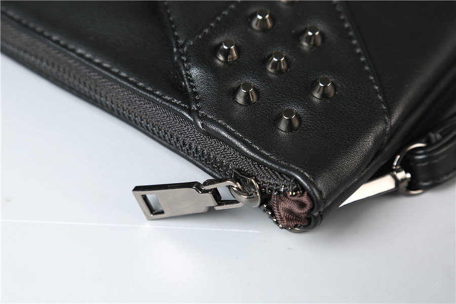 Title 15, Pochette à rivets tendance, idéale pour les soi...