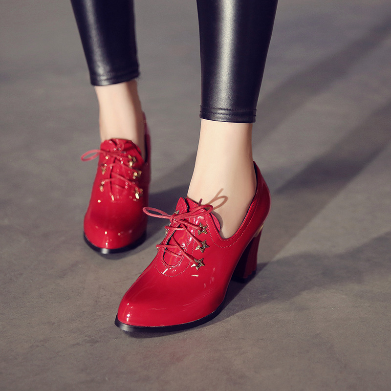 Title 7, Rote Damen Pumps im Vintage-Stil aus Lackleder ...