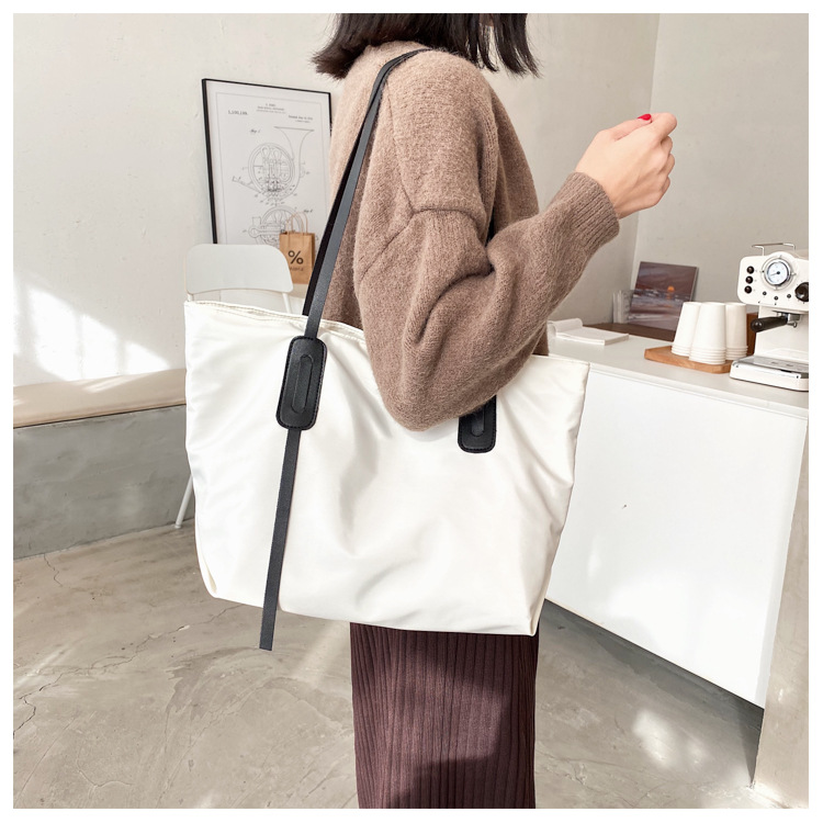 Title 12, Women Large Capacity Shoulder Bag Fashionable N...