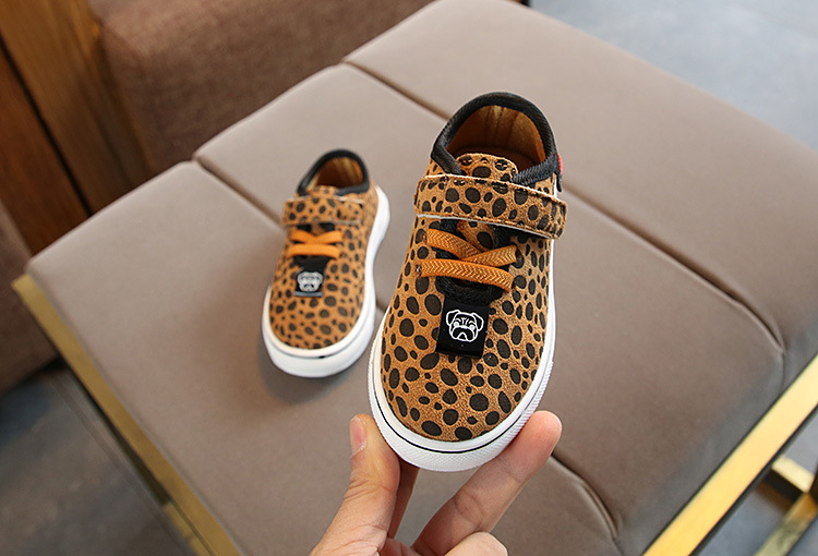 Title 6, Sneakers per bambini con stampa leopardata. Com...