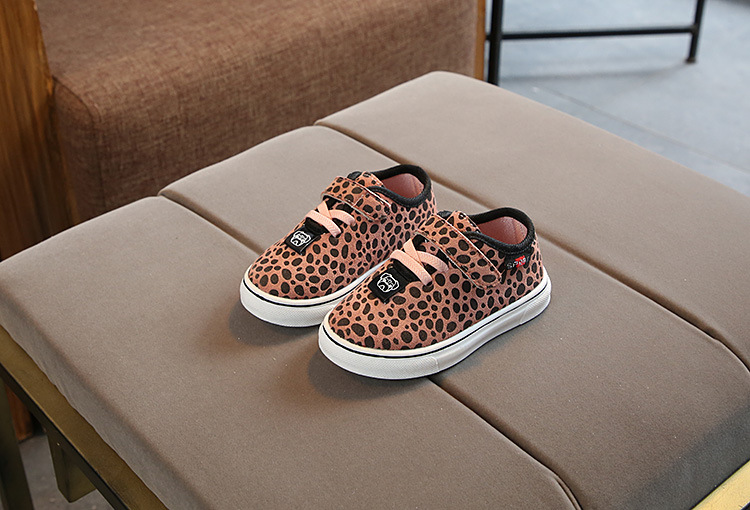 Title 10, Sneakers per bambini con stampa leopardata. Com...