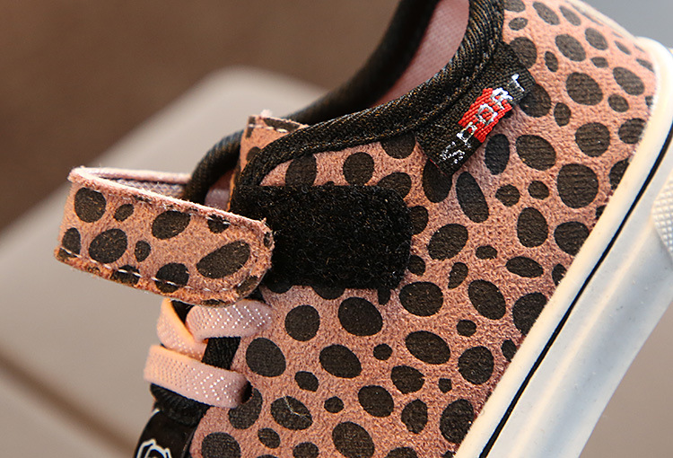 Title 16, Sneakers per bambini con stampa leopardata. Com...