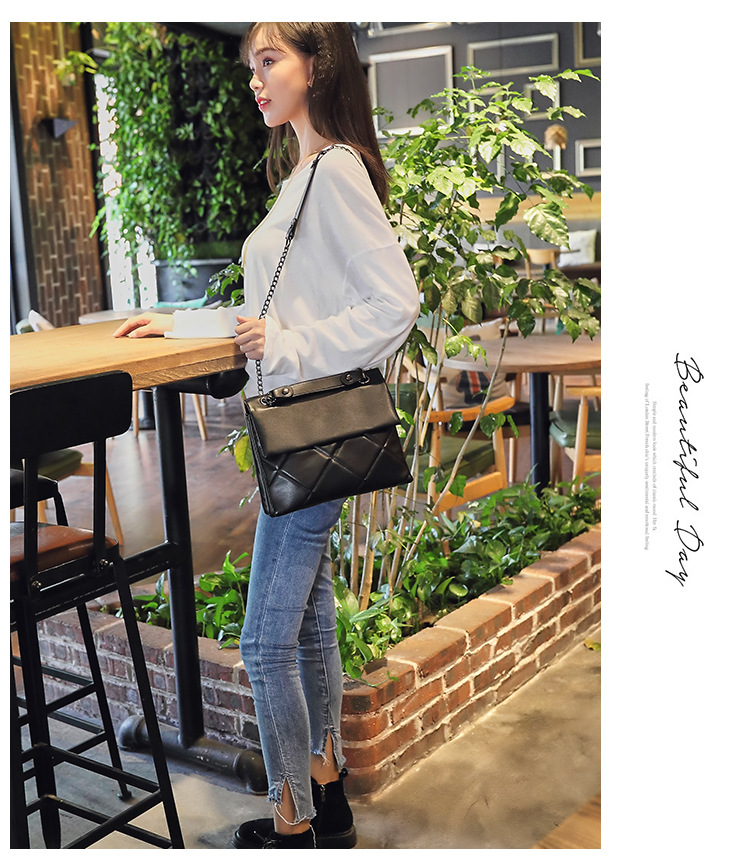 Title 4, Shoulder bag chain crossbody bag – a stylish an...