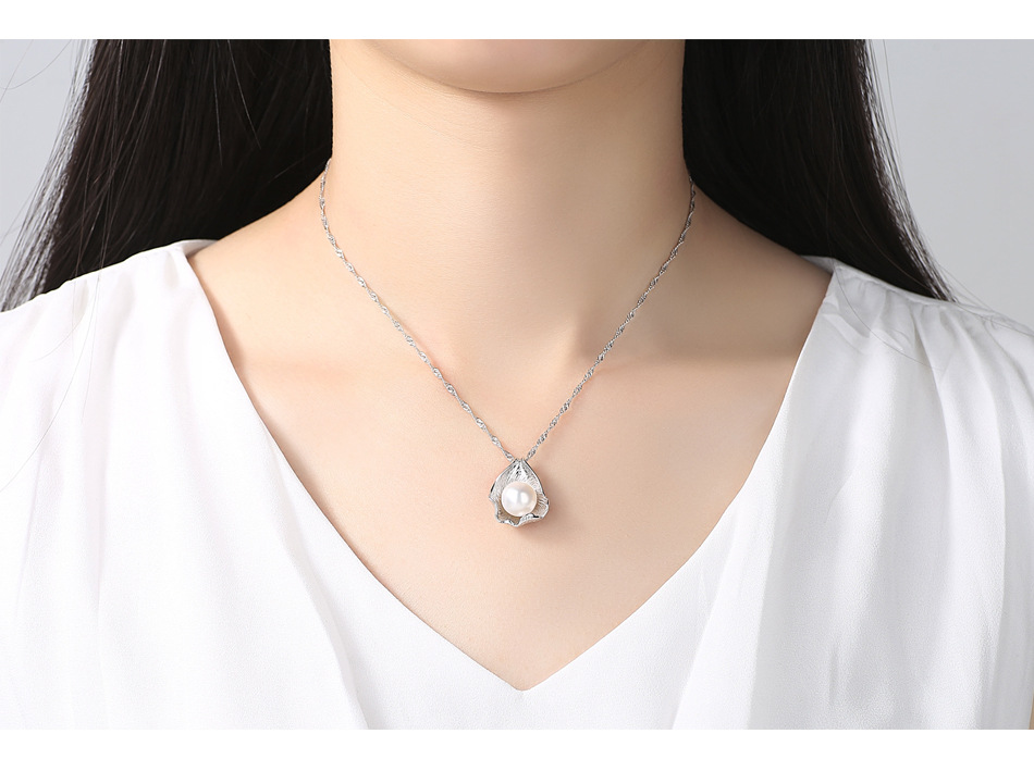 Title 3, Freshwater pearl pendant Timeless elegance for ...