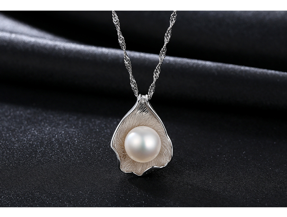 Title 4, Freshwater pearl pendant Timeless elegance for ...